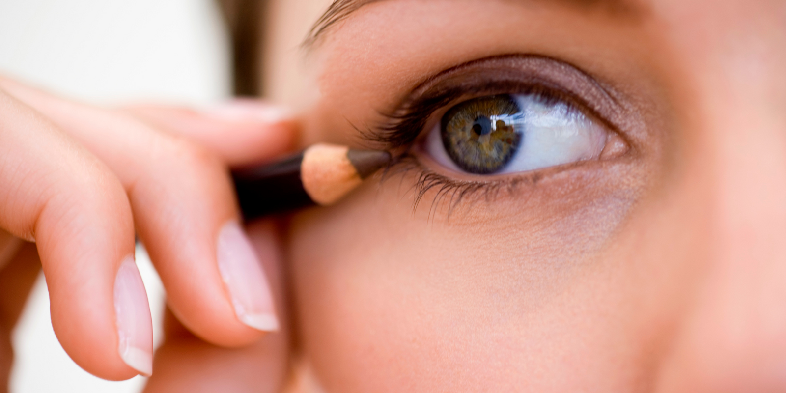 Eyes That Pop: Mastering the Art of Eyeliner Pencil Application