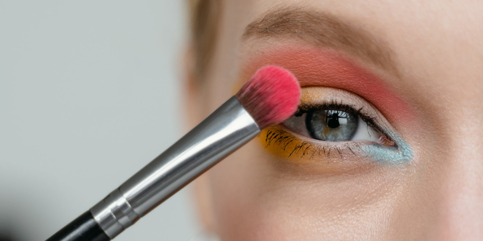 5 Creative Ways to Use Eyeshadow to Achieve Different Makeup Looks